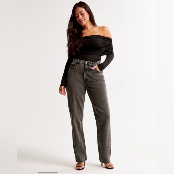 Abercrombie & Fitch Denim - Abercrombie Curve Love Ultra High Rise 90s Straight Jean Size 27/4r